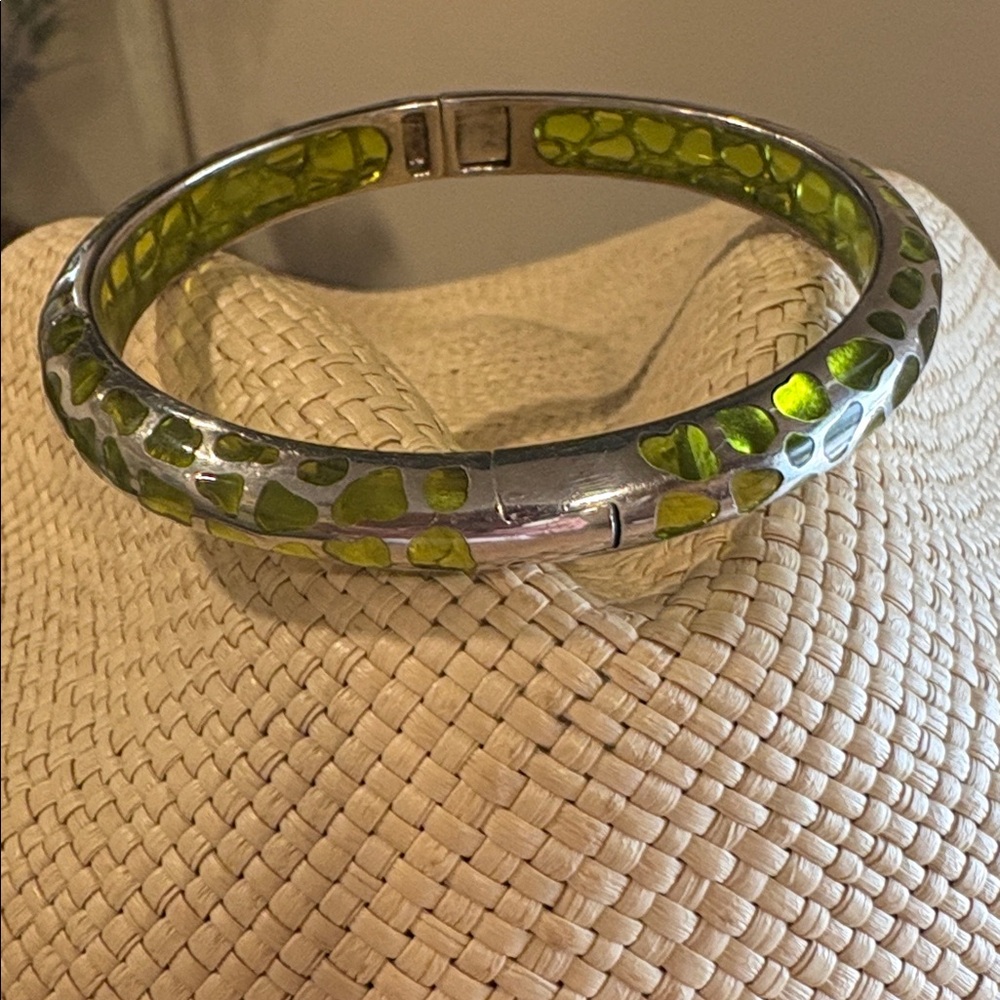 Angelique de Paris Sterling Silver Green Lucite Safari Hinged Bangle Bracelet - Picture 5 of 6